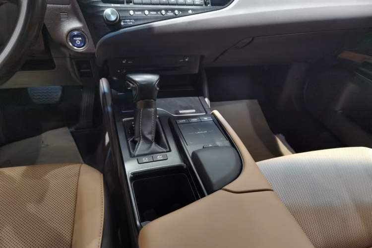 Used Lexus ES 2020 300h Premier Edition