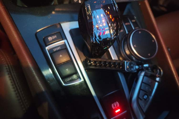 Used BMW 5 Series GT 2013 535i Elegant Edition Gear Lever