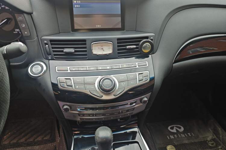 Used Infiniti Q70 2017 Q70L 2.5L Elite Edition Audio And AC Panel