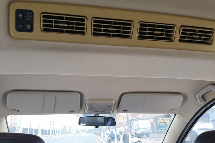 Used Dongfeng Fengon 370 2016 1.5L Manual Elite Travel Edition 7 Seats
