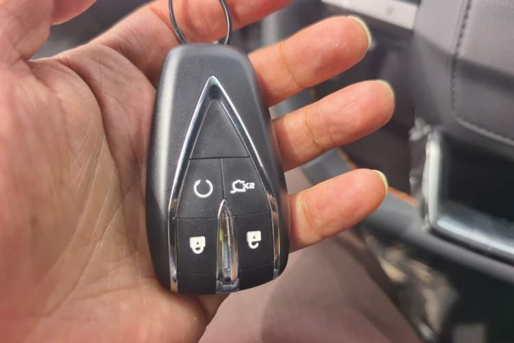 Used Changan UNI-V iDD 2024 Blue Whale Smart Electric iDD 136km Luxury Model