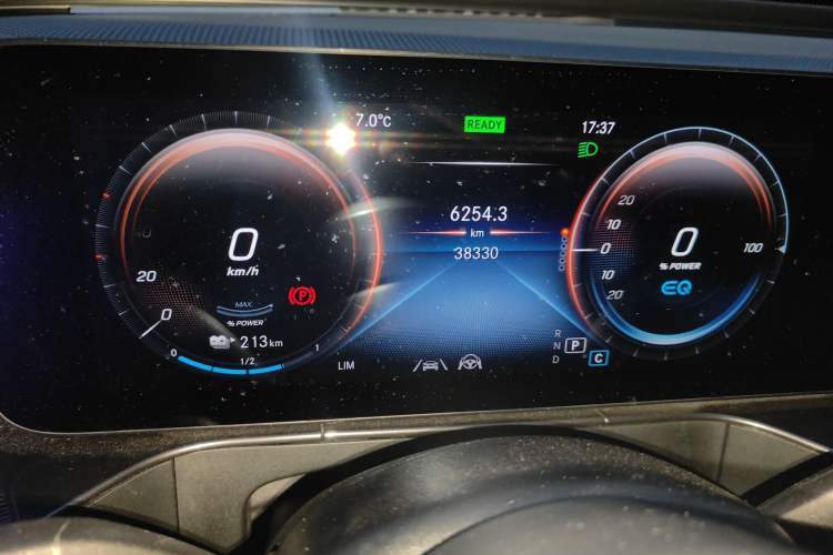 Used Mercedes-Benz EQC 2021 EQC 400 4MATIC Odometer Close Up