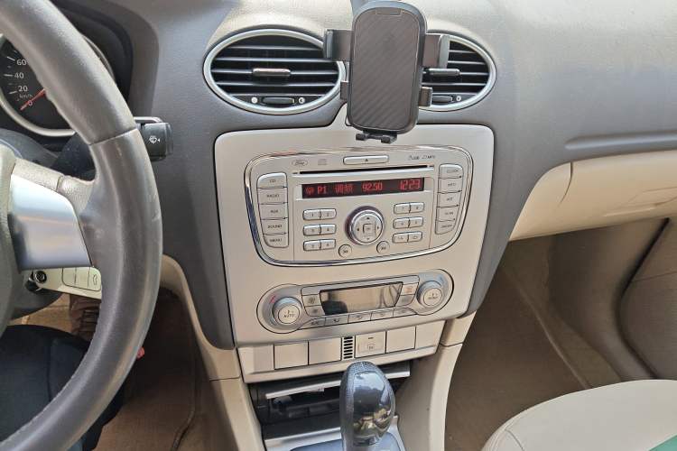 Used Ford Focus 2013 Sedan Classic 1.8L Automatic Fashion Edition
