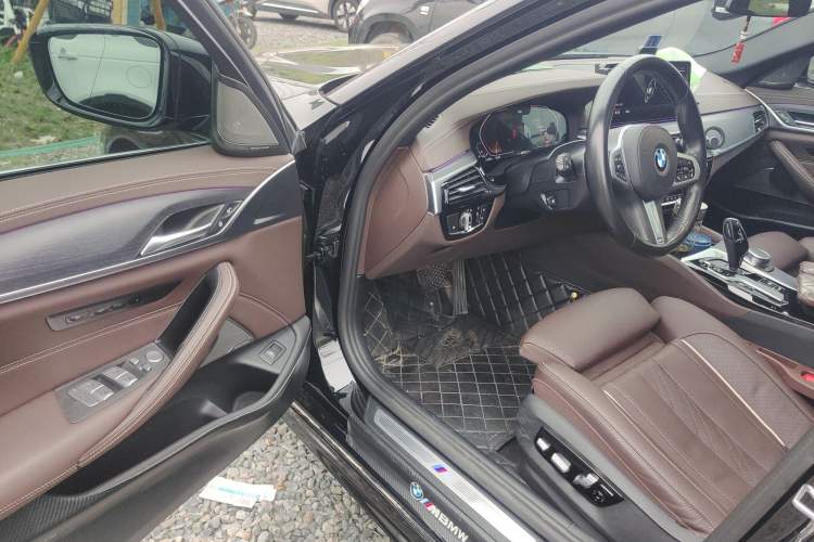 Used BMW 5 Series 2022 Second Facelift 530Li Luxury Version M Sport Package Driver Seat