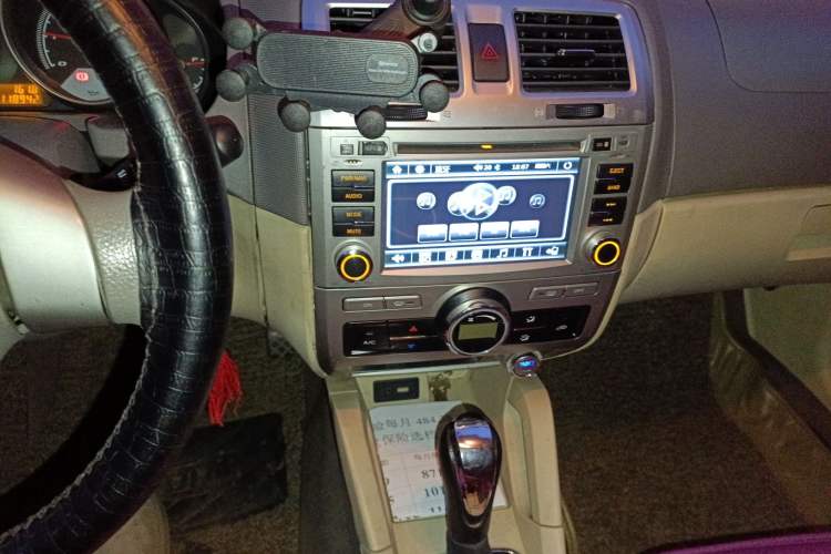 Used Brilliance Junjie FRV 2010 1.5L Automatic Luxury Edition Audio And AC Panel