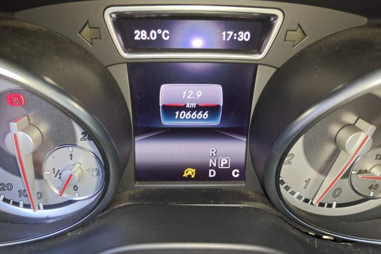 Used Mercedes-Benz GLA 2016 GLA 200 Sport Edition Odometer Close Up