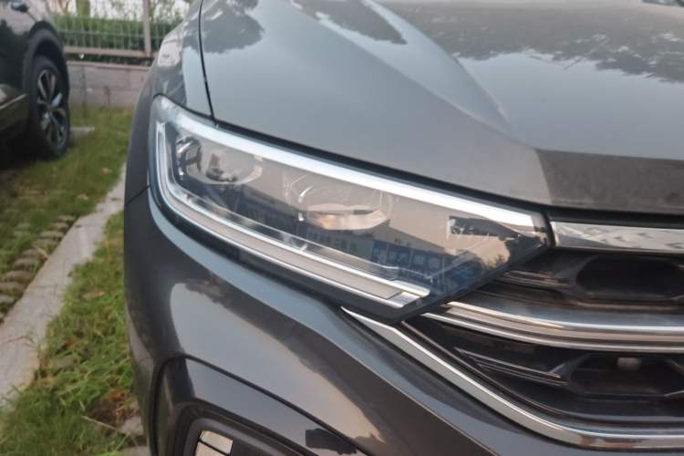 Used Volkswagen T-ROC 2025 Facelifted 300TSI DSG Two-Wheel-Drive Starlight Edition