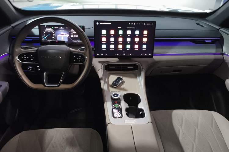 Used Chery Tiggo 8 PLUS C-DM 2025 1.5T 116 km Prestige Version 5 Seats
