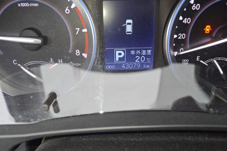 Used Toyota Highlander 2017 2.0T Four-Wheel Drive Luxury Edition 7 Seats Odometer Close Up