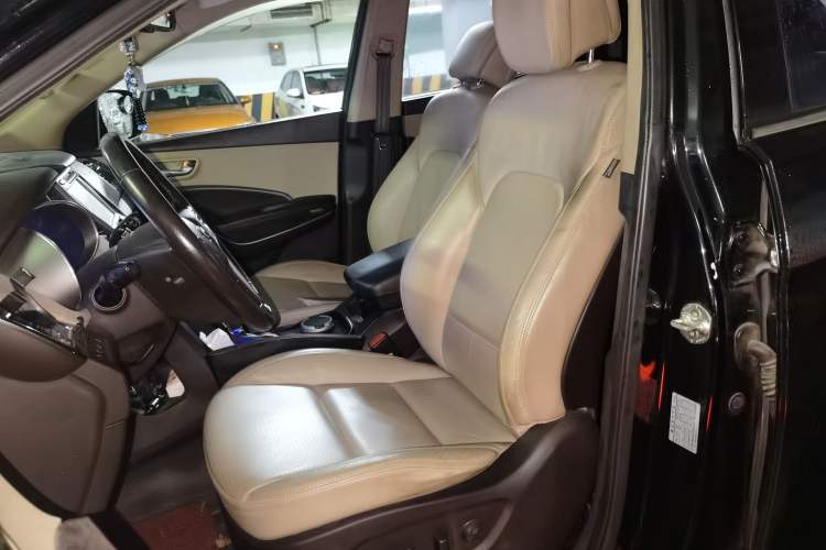 Used Hyundai Santa Fe 2013 Revised Version 2.4L Automatic All-Wheel Drive Smart Type