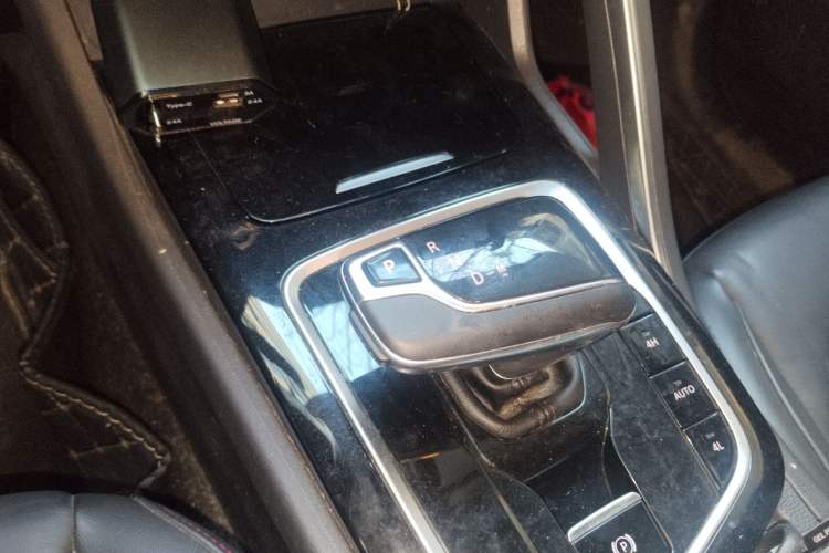 Used SAIC MAXUS T90 RV 2022 2.0T Explorer T90 All-Terrain Green Gear Lever