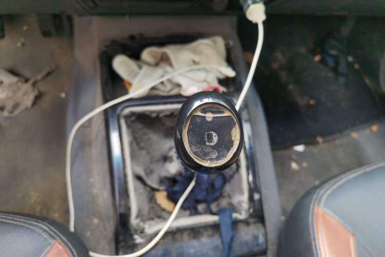 Used Great Wall Wingle 5 2014 2.4L European Version Two-Wheel Drive Entry-Level Big Double-Cab 4G69S4N Gear Lever