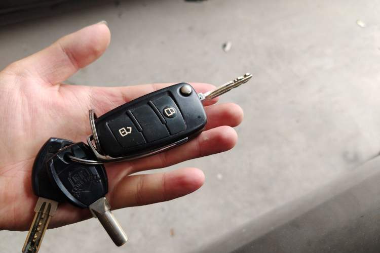 Used JAC Group Refine M2 2013 1.8L Automatic Luxury Smart Model 5 Seats Vehicle Key