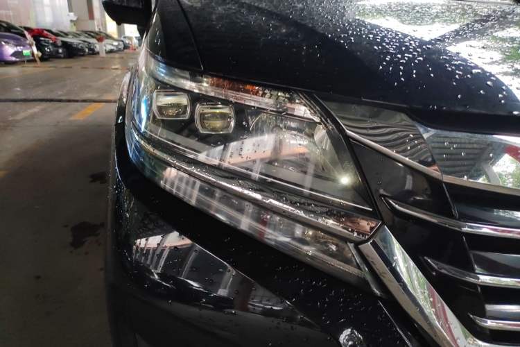 Used Honda Elysion 2016 2.4L Comfort Edition Right Front Headlight