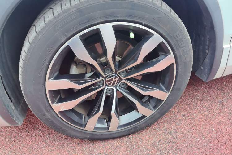 Used Volkswagen Tiguan L 2021 330TSI Automatic Two-Wheel Drive R-Line Enhanced Edition Left Front Wheel Hub