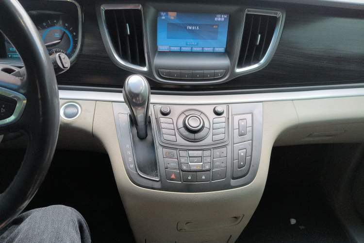 Used Buick GL8 2013 3.0L GT Luxury Business Haoya Edition Audio And AC Panel