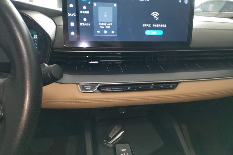 Used Geely Auto Emgrand L HiP 2022 1.5TD-DHT Pro 100KM Super Rui Audio And AC Panel