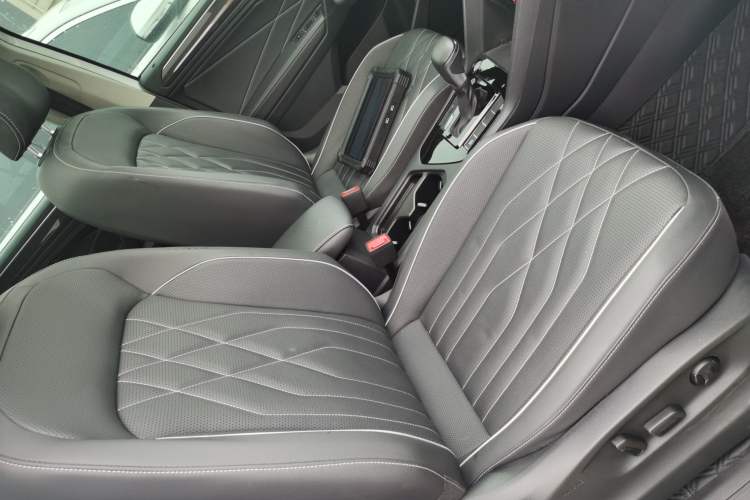 Used Volkswagen Tiguan L 2024 300TSI Automatic Two-Wheel Drive Smart Edition Right Front Seat