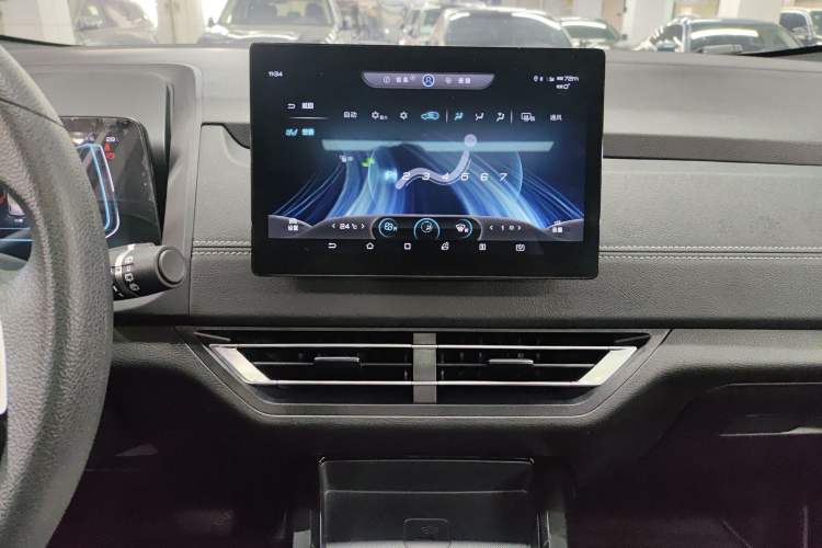 Used BYD Yuan New Energy 2019 EV360 Smart Connect Enjoyment Model Audio And AC Panel