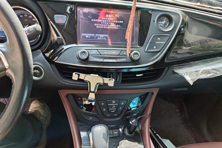 Used Buick Envision 2018 28T Four-Wheel Drive Elite Version Audio And AC Panel