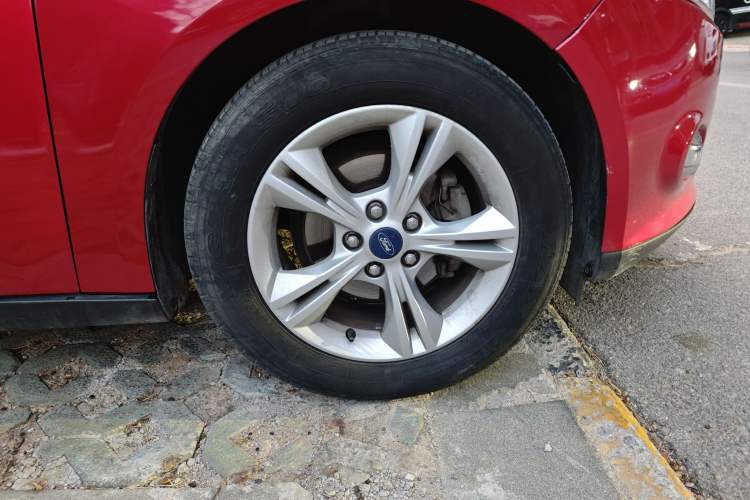 Used Ford Focus 2012 Sedan 1.6L Manual Fashion Edition
