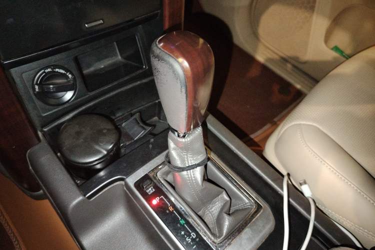 Used Toyota Prado 2017 2700 VX Nine Airbags Underbody Mount – Middle East Version Gear Lever
