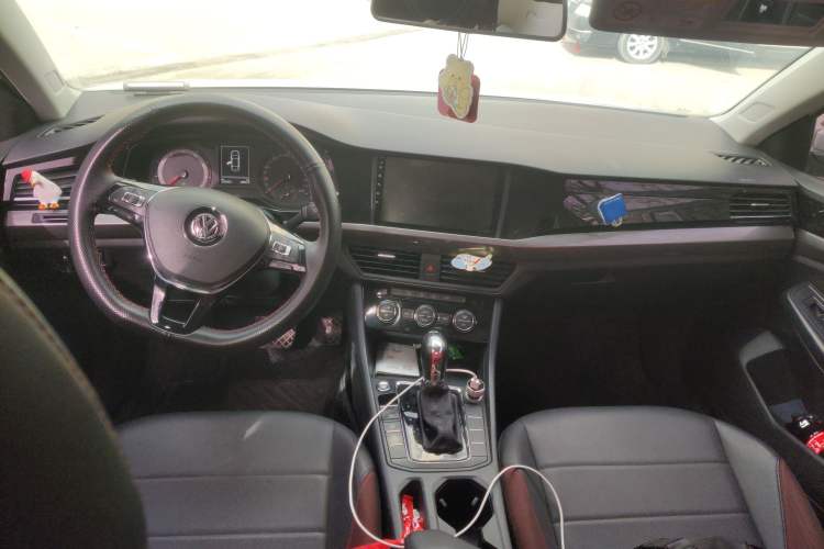 Used Volkswagen Bora 2019 1.5L Automatic Elite Version Center Console