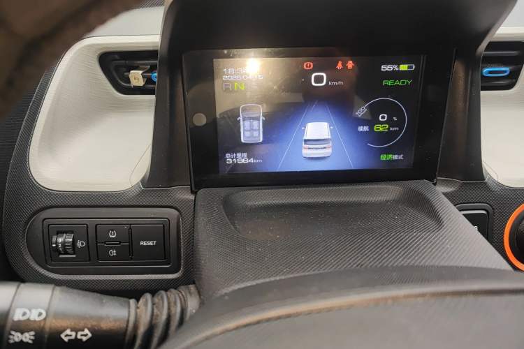 Used Wuling Hongguang MINIEV 2020 Lite Version Lithium Iron Phosphate Odometer Close Up