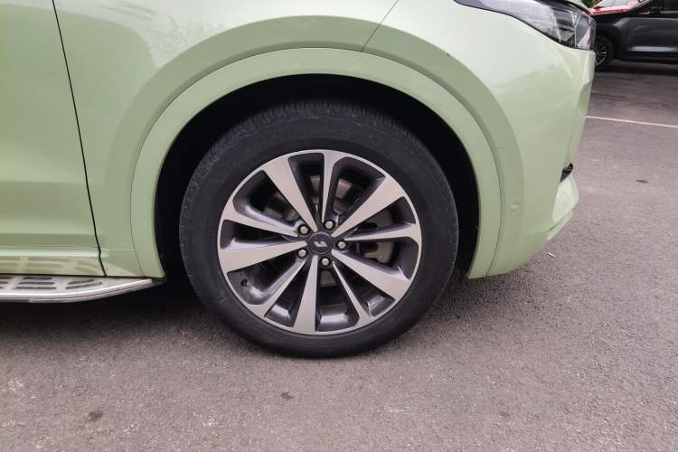 Used Li Auto ONE 2020 Extended-Range 6-Seater Version Right Rear Wheel Hub