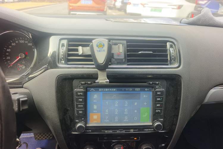 Used Volkswagen Sagitar 2015 230TSI Automatic Comfort Version Audio And AC Panel