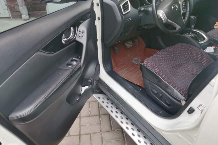 Used Nissan X-Trail 2014 2.5L CVT Leading Edition 4WD
