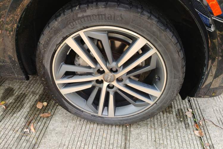 Used Audi Q5L 2020 Updated 40 TFSI Prestige Fashion Edition Right Front Wheel Hub