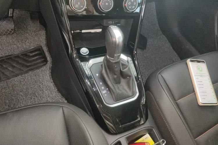 Used Volkswagen T-ROC 2021 280TSI DSG Two-Wheel Drive Comfort Connect 30th Anniversary Edition
