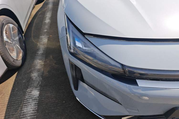 Used Geely Galaxy L6 2025 EM-i 140km Explorer+ Edition Right Front Headlight