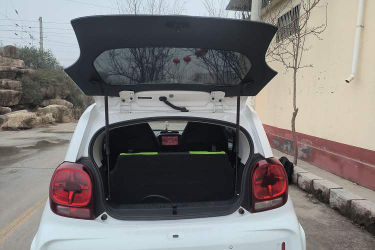 Used Roewe Clever 2021 302 km New Four-Seater Super-Efficient Version
