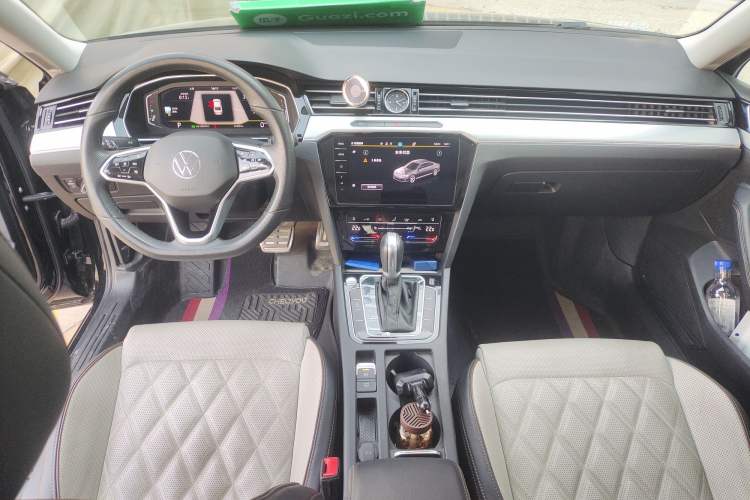 Used Volkswagen Magotan 2023 2 Million Units Commemorative Edition 330TSI DSG Luxury Version Center Console