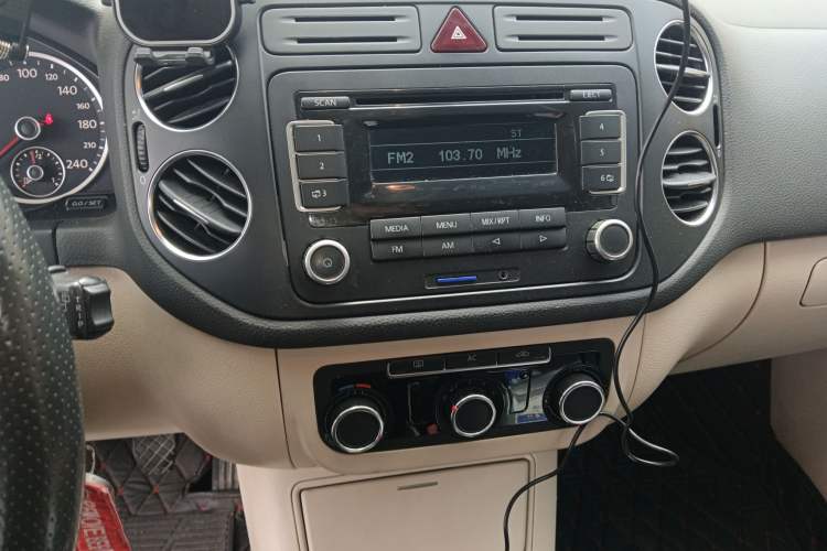 Used Volkswagen Tiguan 2012 1.8TSI Manual Two-Wheel Drive Urban Edition Audio And AC Panel