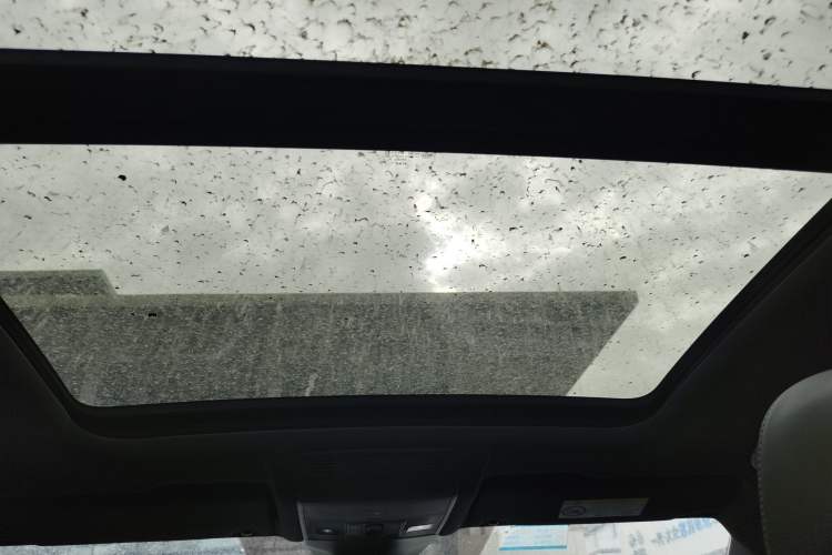 Used Volkswagen T-ROC 2023 300TSI DSG Two-Wheel Drive Starlight Edition
