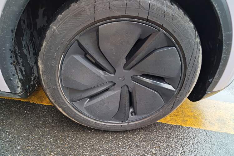 Used Tesla Model Y 2025 Rear-Wheel-Drive Version
