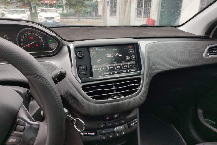 Used Peugeot 2008 2014 1.6L Manual Fashion Edition Audio And AC Panel