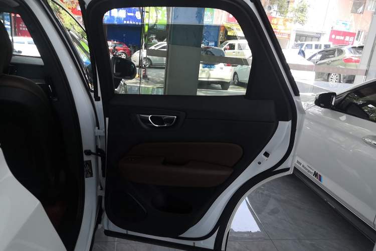 Used Volvo XC60 2020 T5 4x4 Smart Luxury Edition