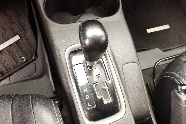 Used Mitsubishi Outlander 2016 2.4L 4x4 Elite Edition 5 Seats Gear Lever