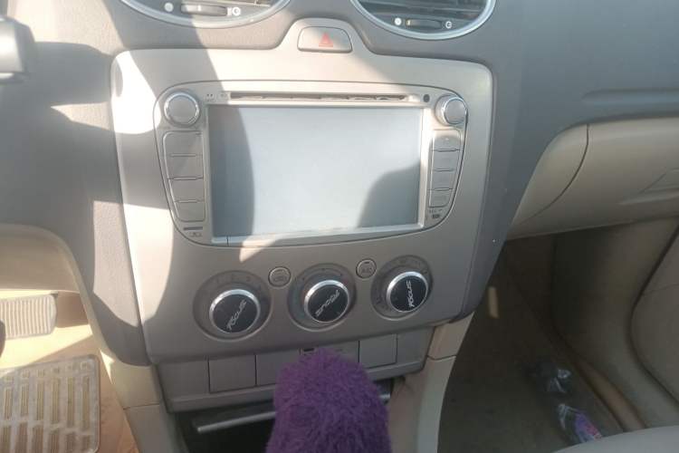 Used Ford Focus 2011 Hatchback 1.8L Automatic Fashion Edition Audio And AC Panel