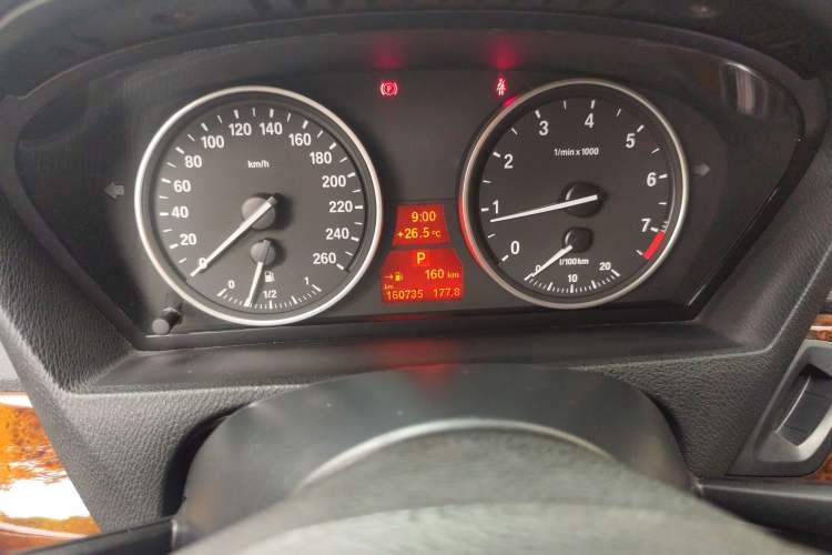 Used BMW X5 2011 xDrive35i Luxury Model Odometer Close Up