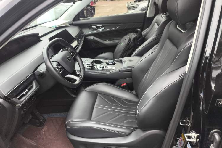 Used CHANGAN UNI-K 2024 2.0T Two-Wheel Drive YueShang Trim
