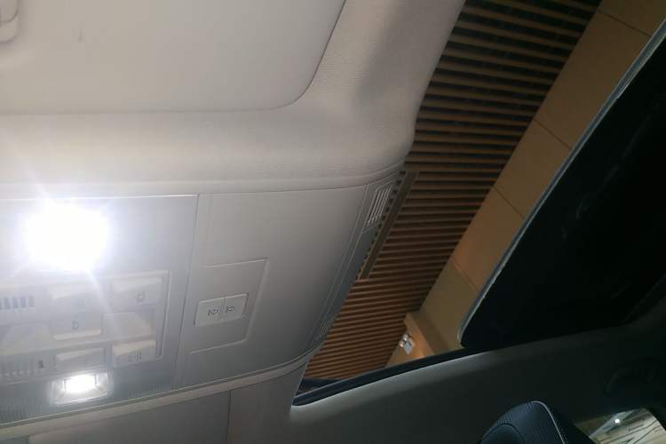 Used Volkswagen Tayron X 2020 330TSI Two-Wheel Drive Luxury Smart Connectivity Version
