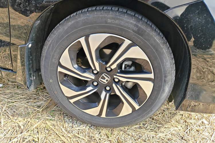 Used Honda Crider 2016 1.8L CVT Leading Edition Right Front Wheel Hub
