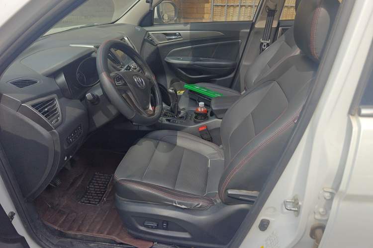 Used CHANGAN CS75 2014 2.0L Manual Luxury Version China IV Standard
