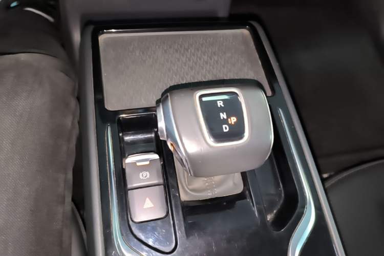 Used Hongqi E-QM5 2023 Revised Version Basic Travel Edition Gear Lever