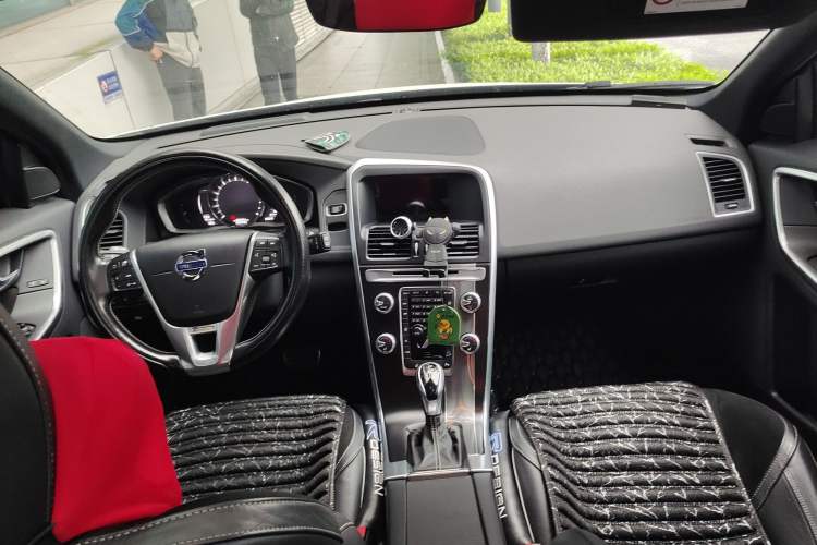 Used Volvo XC60 2017 T5 AWD Personalized Sport Upgrade Edition
